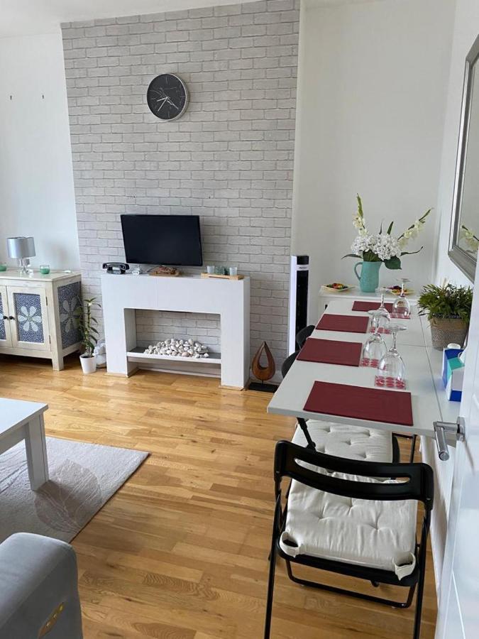 Lovely 2-Bedroom Apartment In Zone 2 Londres Exterior foto